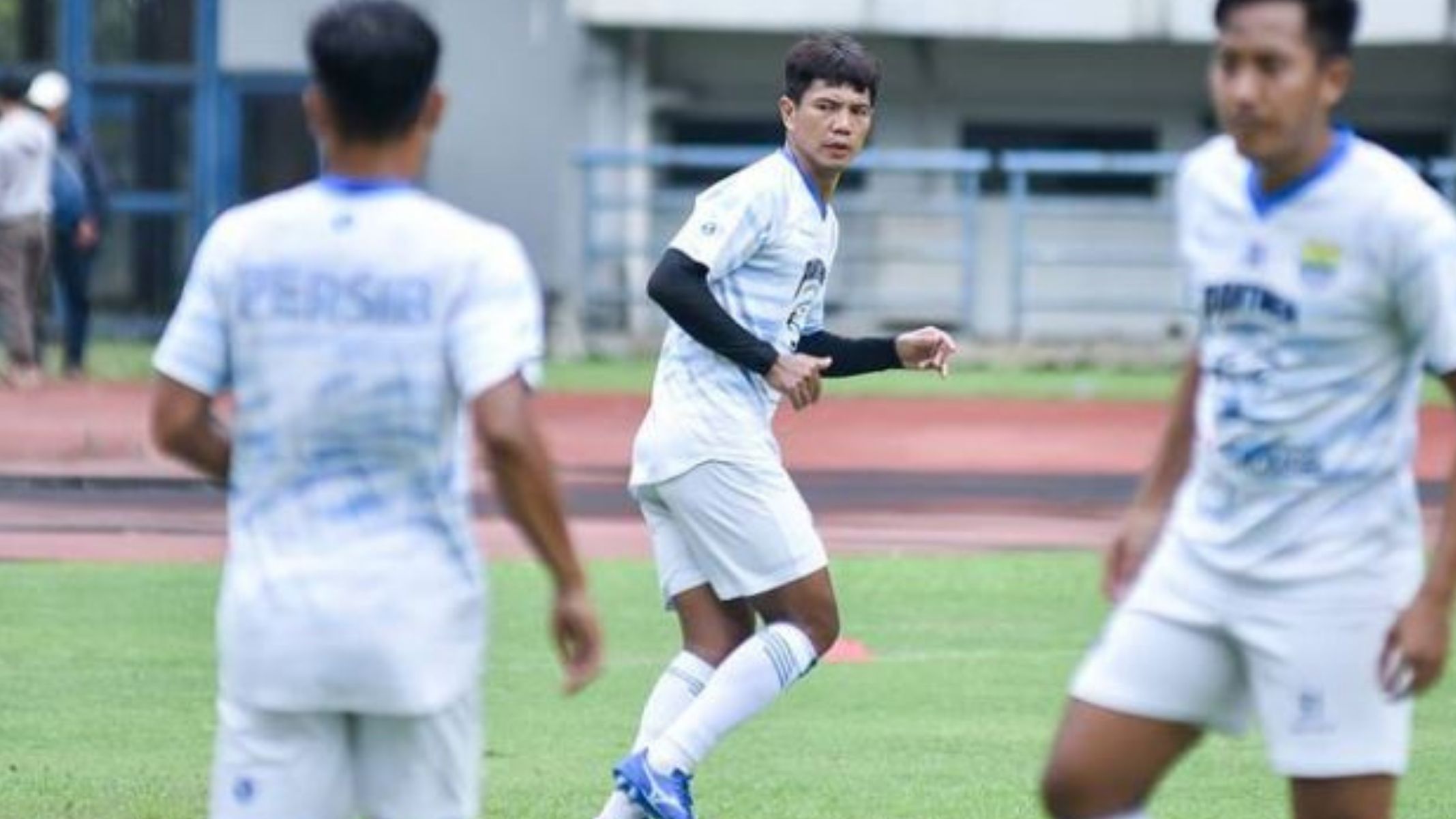 biodata-achmad-jufriyanto-pemain-persib-bandung-di-piala-menpora-2021.jpg