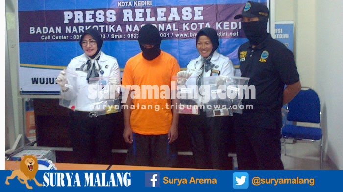 bnn-kota-kediri-tangkap-pengedar-sabu_20170206_183516.jpg