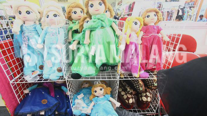 UMKM Malang Pamerkan Aneka Boneka Unik dan Lucu