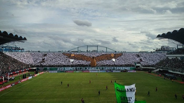 brigata-curva-sud-bcs-saat-pembuka-piala-presiden-2017-antara-pss-sleman-melawan-persipura_20170602_134144.jpg
