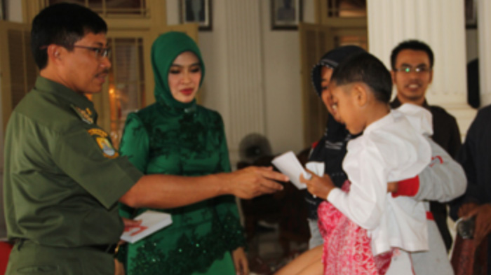 Tim KPK Ringkus Bupati Cirebon Terkait Jual Beli Jabatan dan Setoran Pengusaha