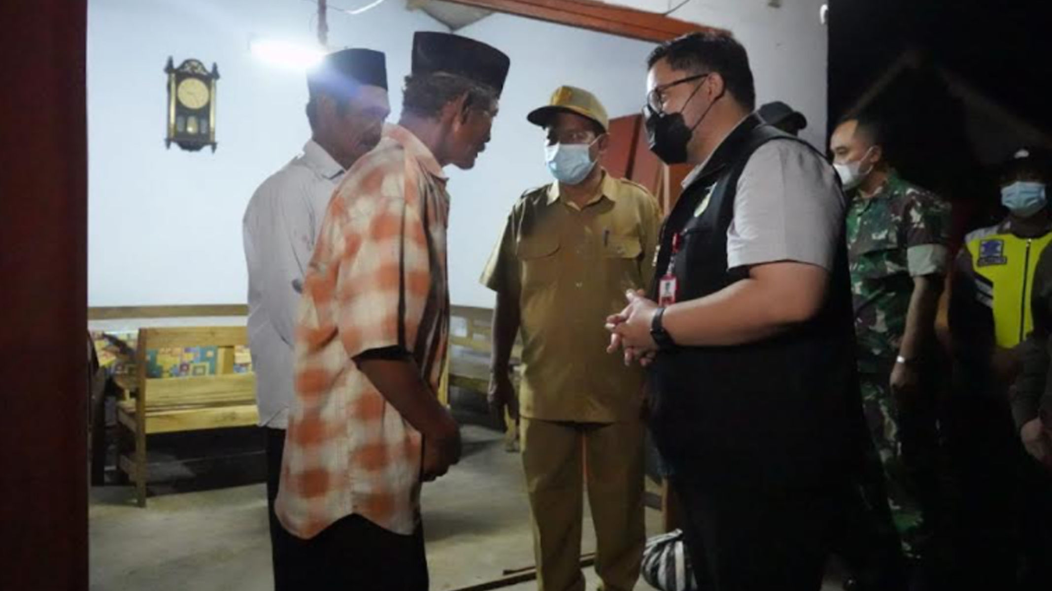 Bupati Mas Dhito Ikut Bela Sungkawa dan Beri Santunan ke Keluarga Korban Pembacokan di Kediri