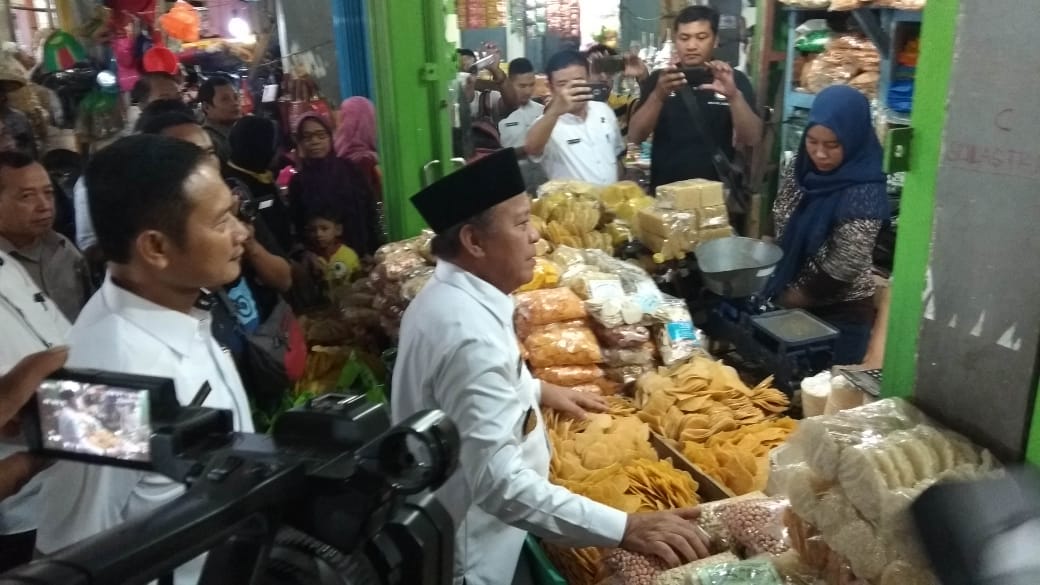 bupati-lamongan-sidak-pasar-tradisional.jpg