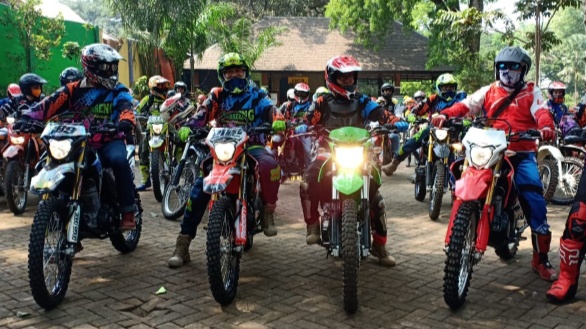 Dirjen Otoda Nge-trail Bareng Sanusi ke Bromo Tinjau BOP dan BTS