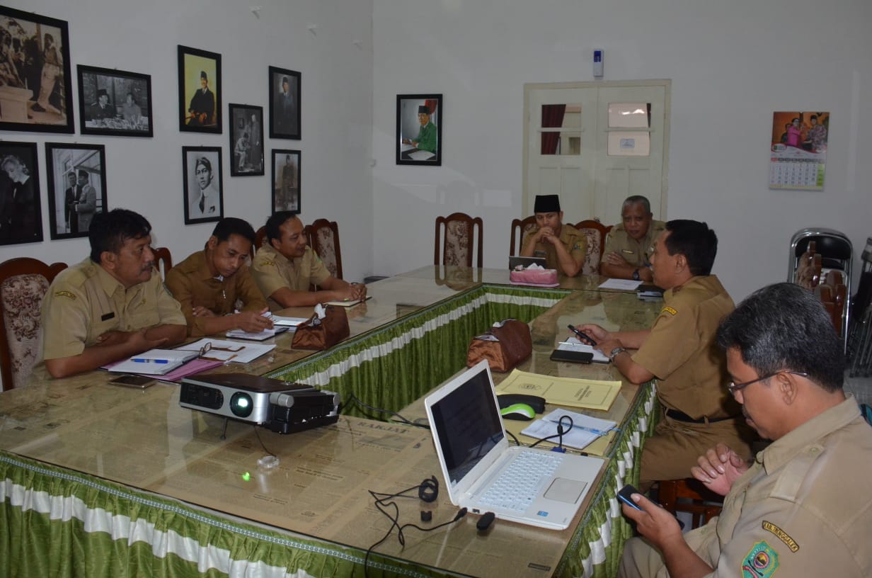 bupati-trenggalek-m-nur-arifin-pimpin-rapat-dengan-salah-satu-opd.jpg