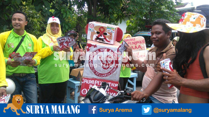 Cara Unik Kampanye Deteksi Dini HIV AIDS di Pasuruan