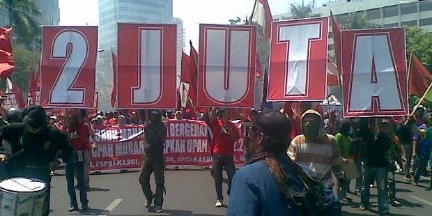 demo-buruh-tuntut-umk.jpg