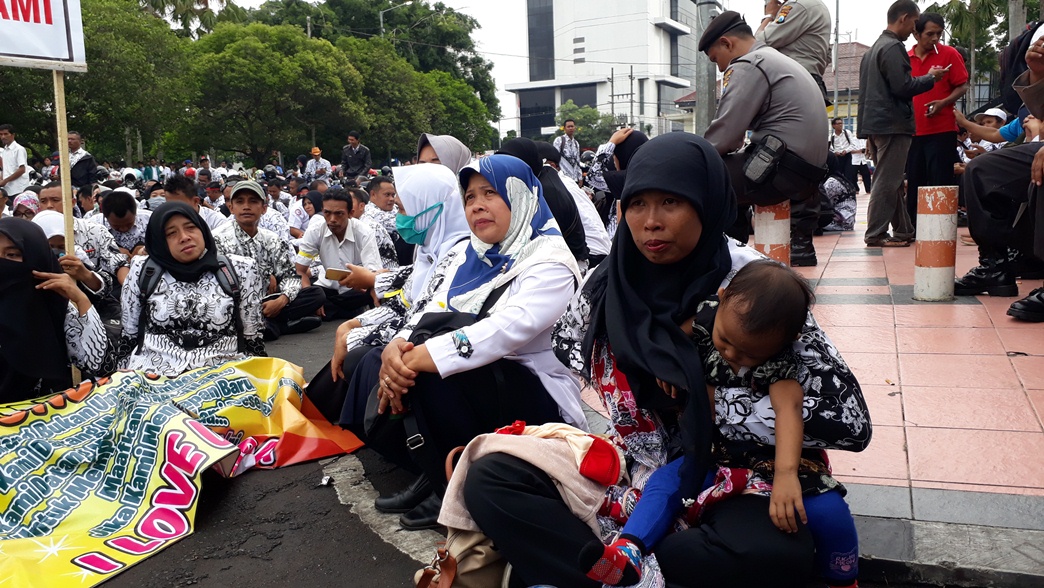 Dijanjikan Gaji Dibayar Setiap Bulan Dan Pendataan, Demo GTT/PTT Di Jember Bubar