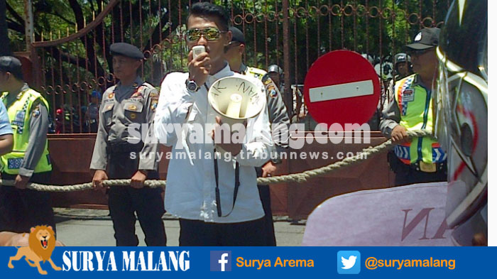 Ditangkap Akibat Edarkan Miras Ilegal, Aktivis Demo: Kami Ingin Perlakuan Sama