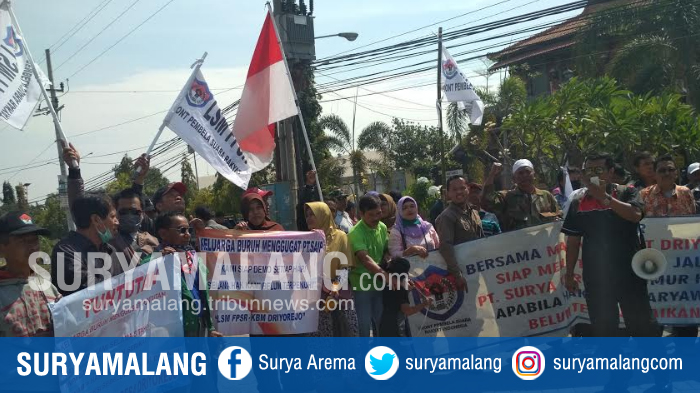demo-mantan-pekerja-di-gresik_20180918_125512.jpg
