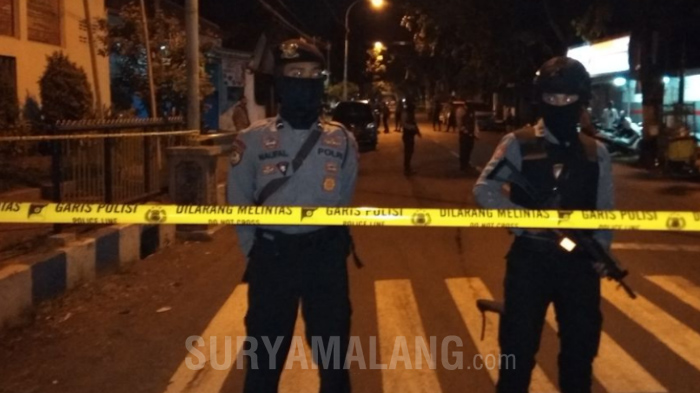 densus-88-kelurahan-pilang-kademangan-probolinggo_20180531_014349.jpg