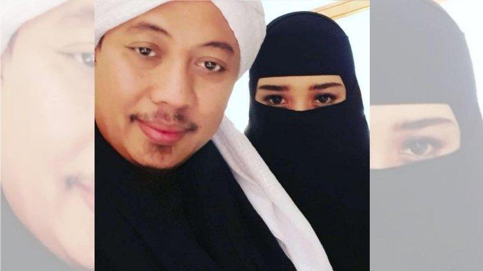 deretan-foto-istri-baru-opick-yang-mantan-model-janda-beranak-satu-dari-selfie-hingga-foto-modis.jpg
