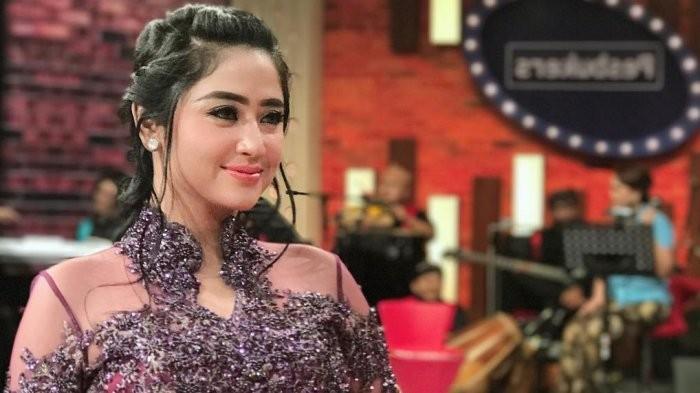 dewi-perssik-traktir-temannya-makan-rp-3-juta-seporsi-saat-ulang-tahun-ini-nama-dan-bentuk-menunya.jpg