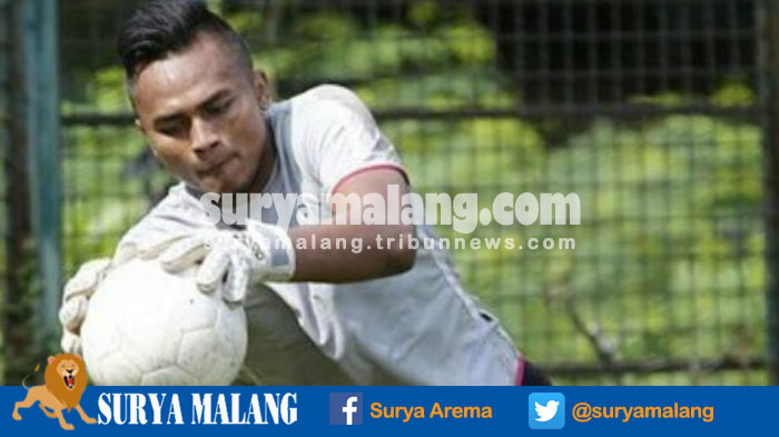 dimas-galih-kiper-utama-persebaya-surabaya_20170210_153339.jpg