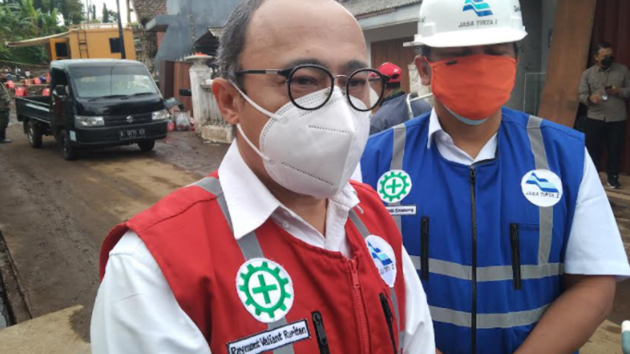 direktur-perum-jasa-tirta-i-raymond-valiant-ruritan-banjir-bandang-di-batu.jpg