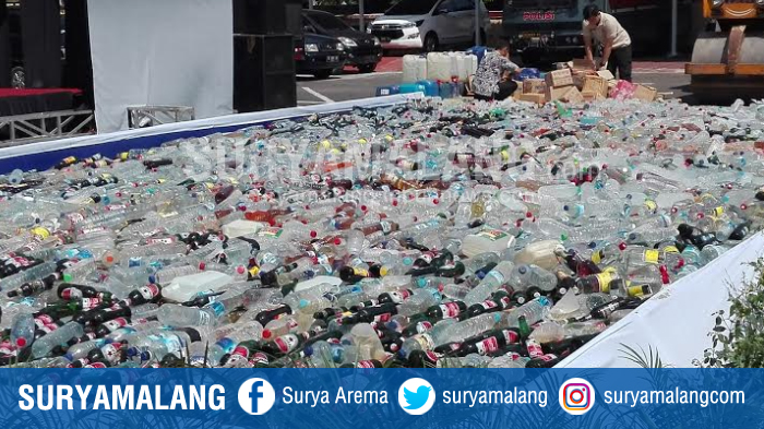 Polda Jatim Musnahkan Puluhan Ribu Botol Miras