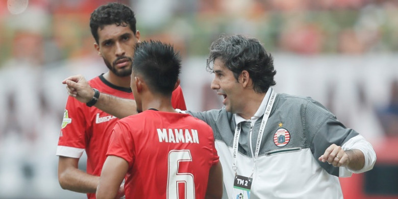 dua-bek-persija-jakarta-maman-abdurrahman-dan-willian-pacheco_20170923_150740.jpg
