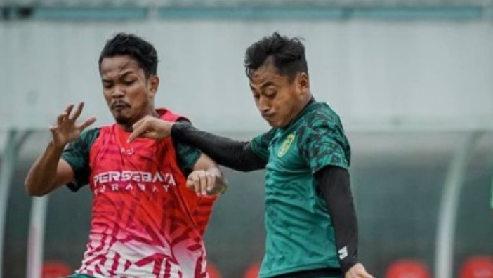 Jose Wilkson Cedera, Aji Santoso Siapkan Johan Yoga dan Samsul Arif saat Persebaya Lawan Arema FC