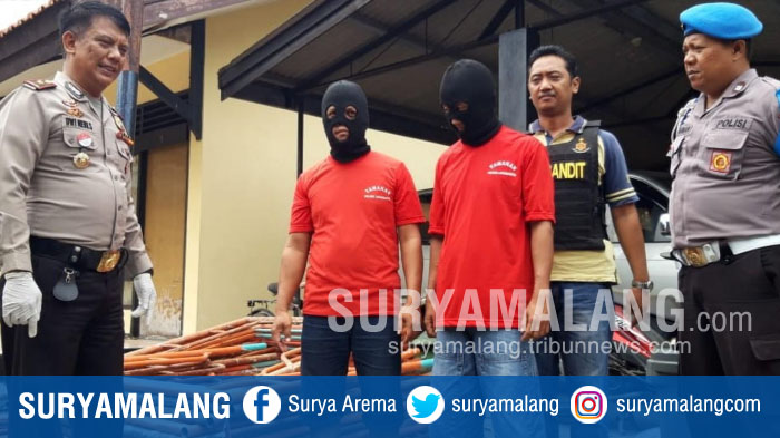 dua-pencuri-besi-scaffolding-di-citraland-setelah-ditangkap-anggota-polsek-lakarsantri-surabaya_20180921_145951.jpg