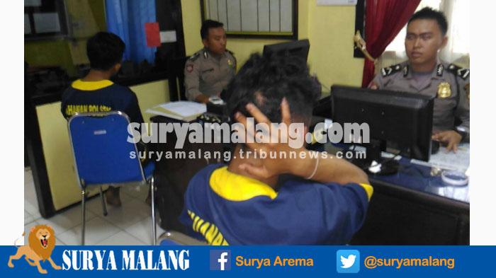 dua-pencuri-helm-yang-biasa-menyasar-di-beberapa-lokasi-di-kabupaten-malang_20170222_000142.jpg