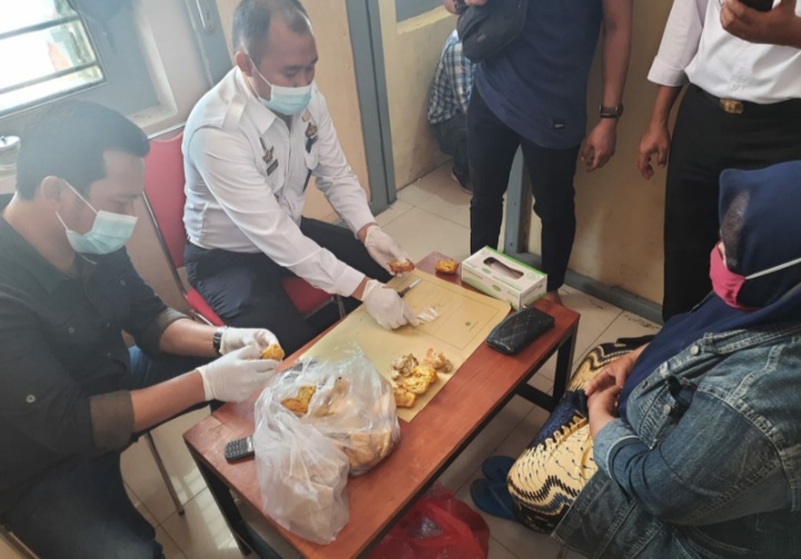 emak-emak-berinisial-iakepergok-menyelundupkan-10-poket-sabu-sabu-di-lapas-mojokerto.jpg