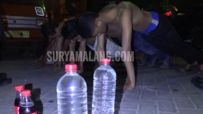 enam-pemuda-pesta-miras-di-pinggir-jalan_20180923_211450.jpg