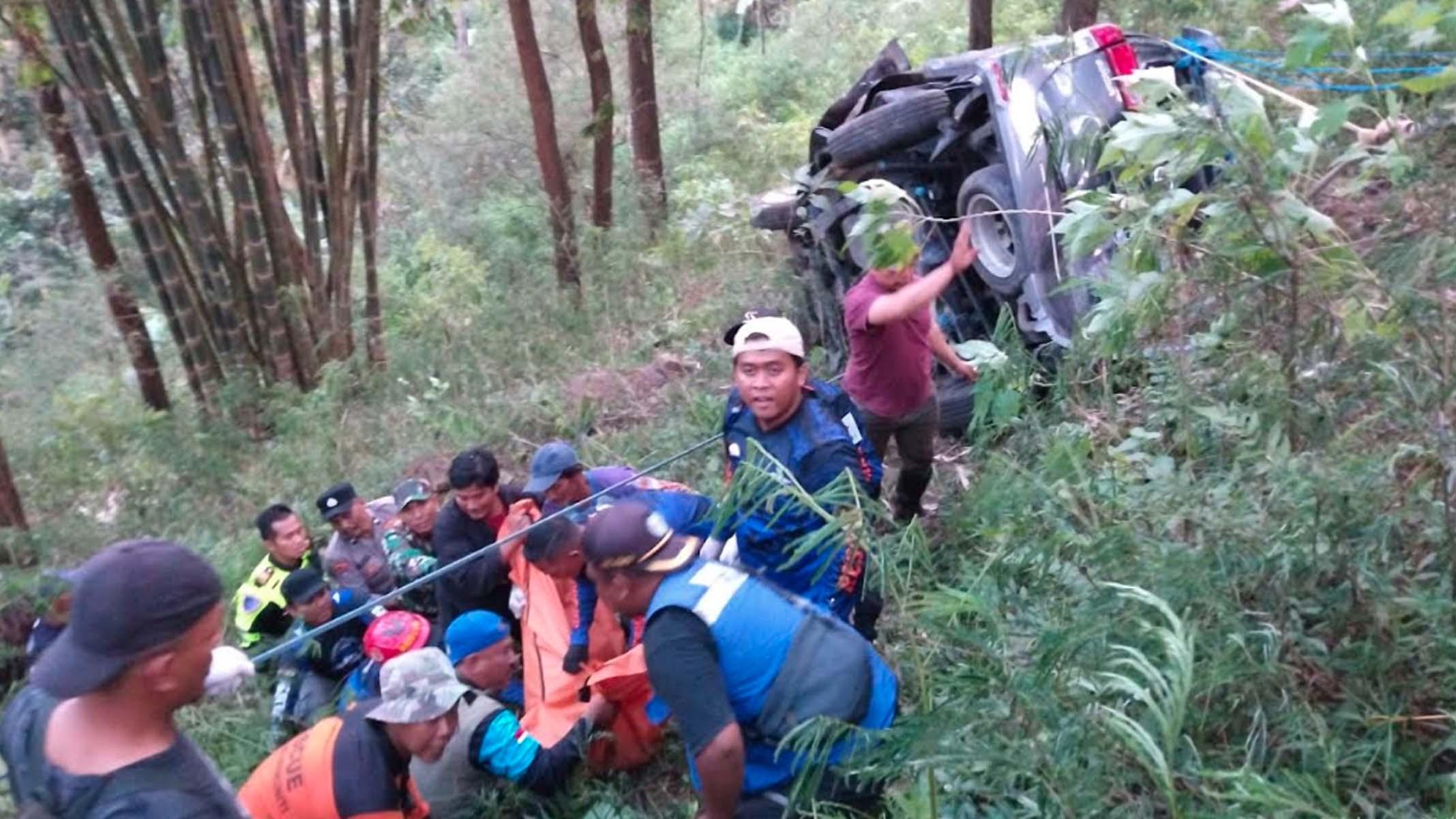 Data Korban Mobil Toyota Innova Terjun Ke Jurang Cangar-Pacet, 2 Tewas dan 5 Lima Luka