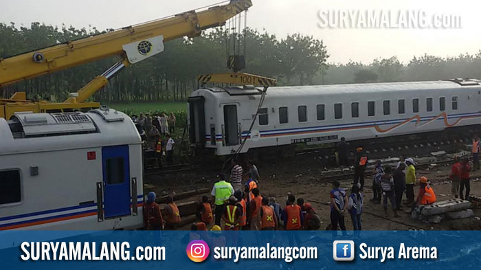 evakuasi-lokomotif-ka-sancaka_20180408_085909.jpg