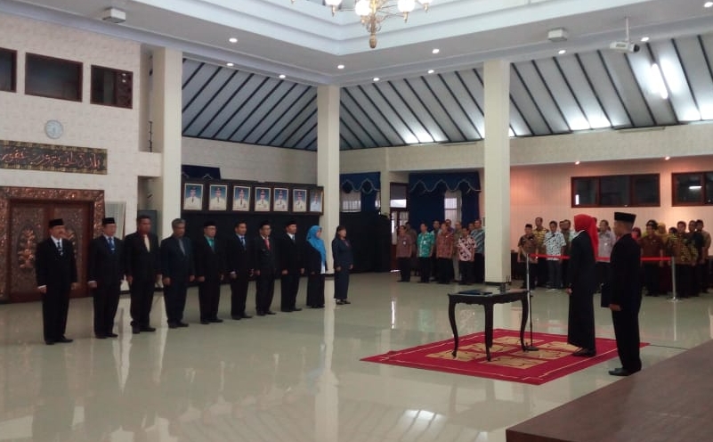 faida-bupati-jember-lantik-pejabat-dimutasi.jpg