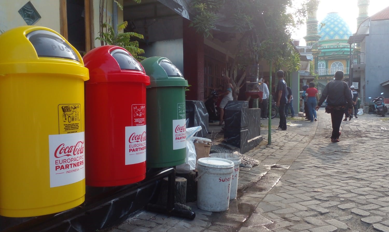 fasilitas-tempat-sampah-di-dusun-gondang-kepulungan-kabupaten-pasuruan.jpg