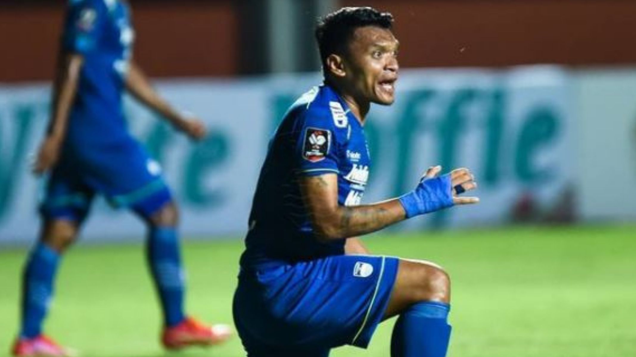 ferdinand-sinaga-saat-menjalani-laga-lanjutan-piala-menpora-2021.jpg