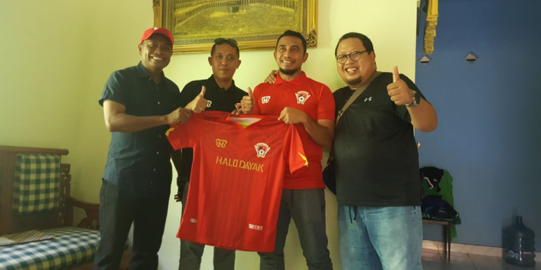 firman-utina-bersama-kalteng-putra_20180425_200917.jpg