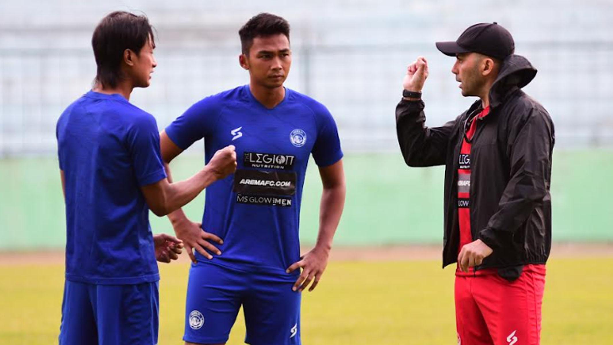 foto-Arema-FC-Javier-Roca-alfarizi.jpg