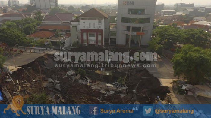 Fakta-fakta Jalan Raya Gubeng Surabaya Ambles, Ada Alat Berat yang Tertimbun di Lokasi