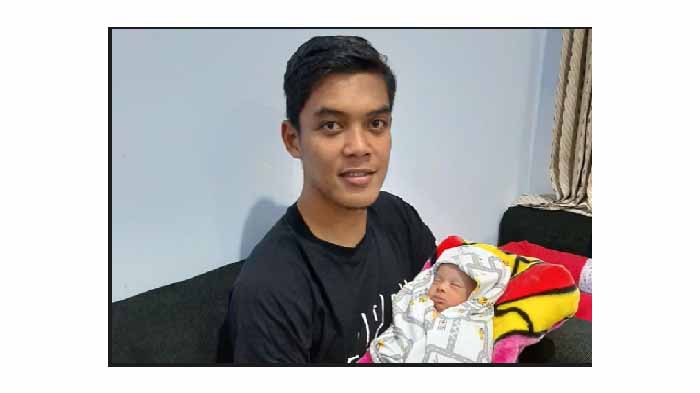 Kabar Gembira! Kiper Arema Teguh Amirudin di Karuniai Buah Hati Pertamanya