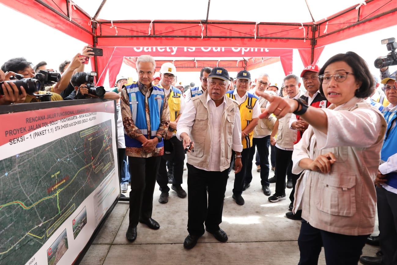 ganjar-bersama-menteri-PUPR-dan-Menkeu-meninjau-proyek-Tol-Solo-Yogyakarta.jpg