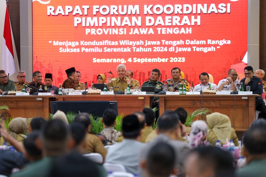 ganjar-memberi-arahan-dalam-rapat-bersama-forkopimda-jawa-tengah.jpg
