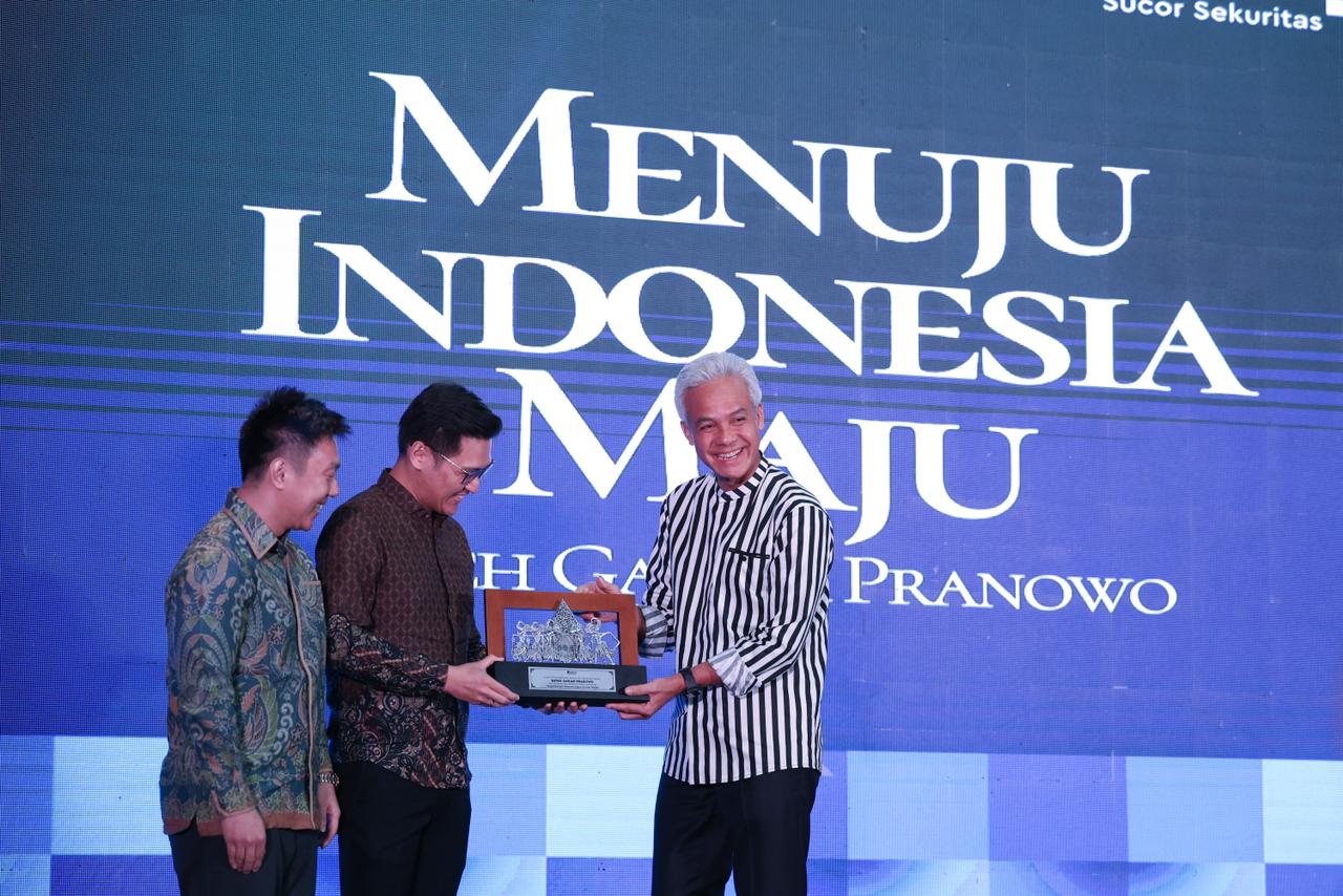 ganjar-mendapat-penghargaan-prestisius-dari-komunitas-investor-muda.jpg