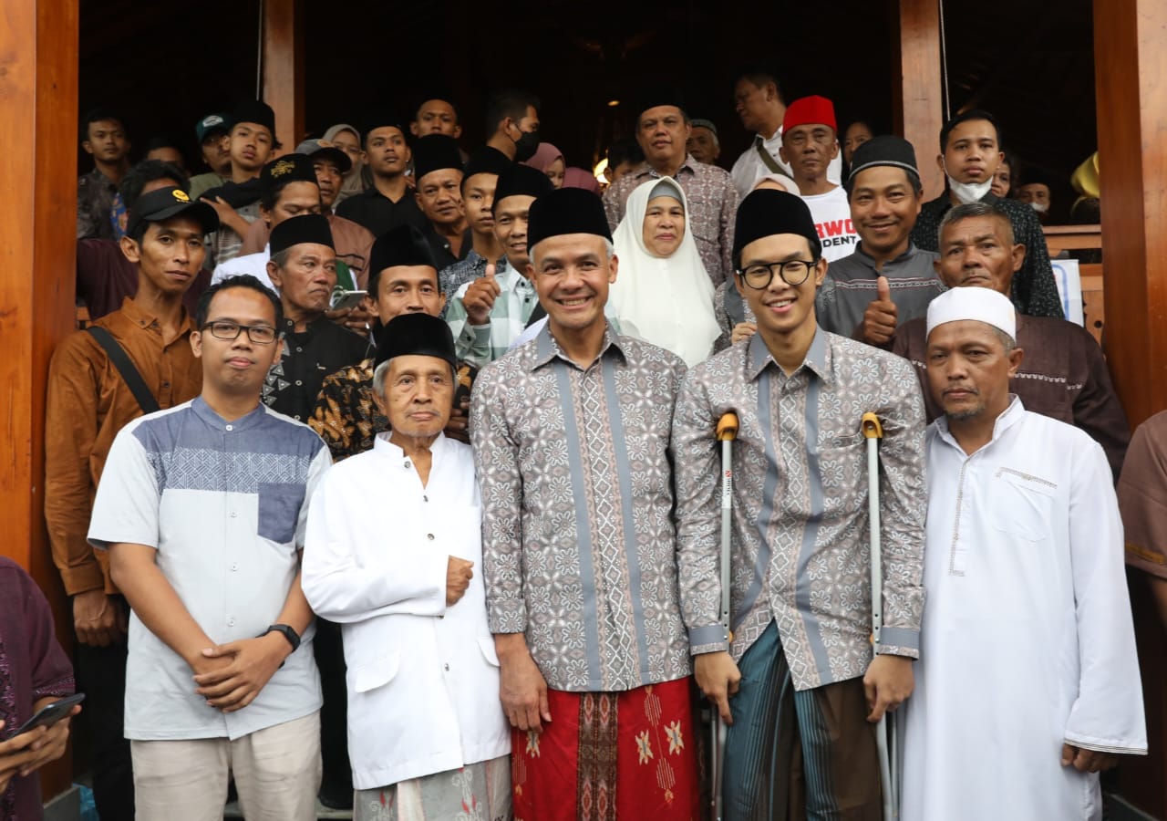 ganjar-pranowo-menghabiskan-hari-pertama-idul-fitri.jpg