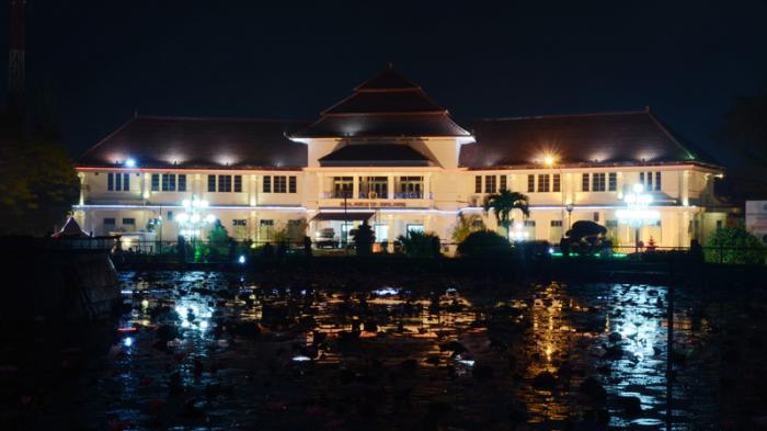 gedung-balai-kota-malang_20150814_152319.jpg