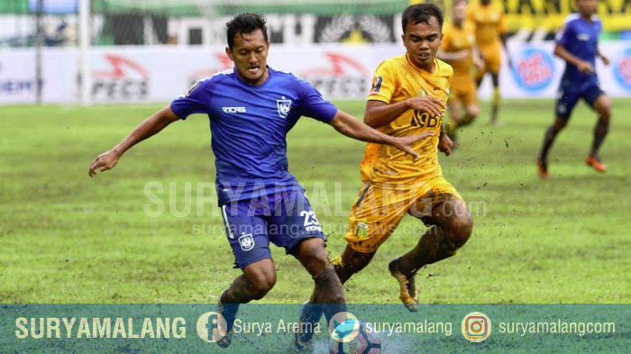 Mantan Arema Ini Kembali Bertanding di Malang dengan Jersey Biru Beda, Katanya . .