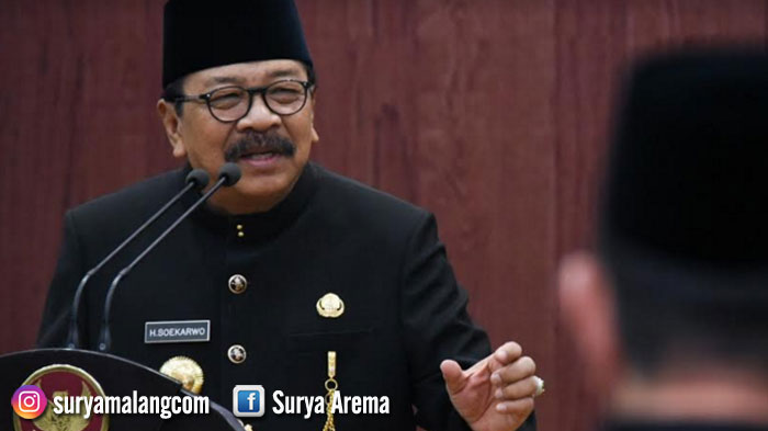 gubernur-jatim-soekarwo-saat-melantik-administratur.jpg