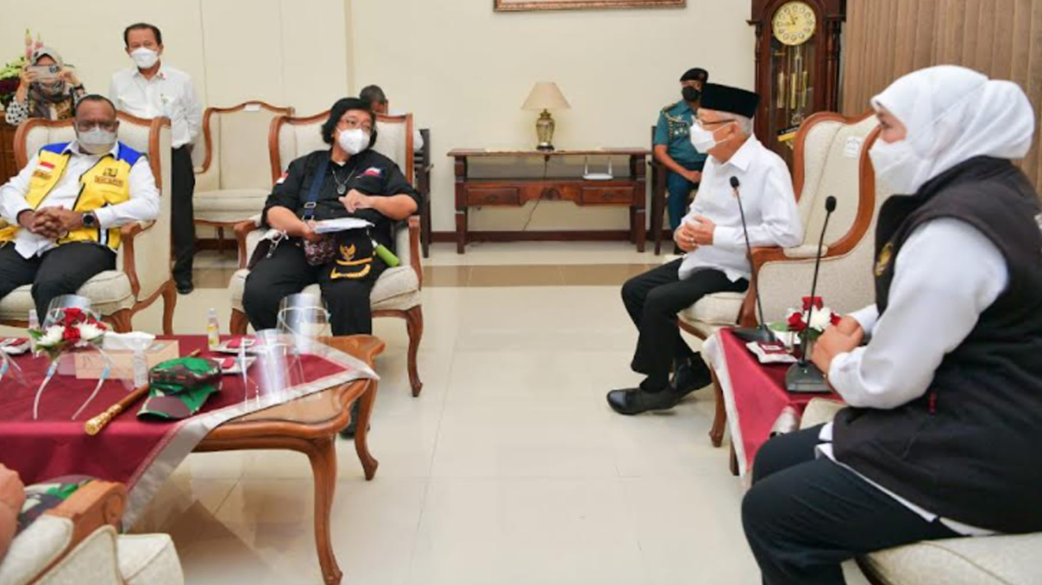 gubernur-jawa-timur-khofifah-indar-parawansa-bersama-wapres-ri-kh-maruf-amin.jpg