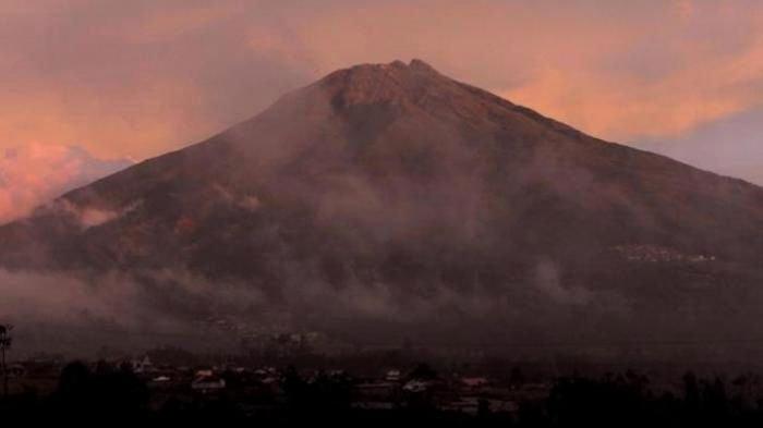 Pendaki Temukan Jenazah Tinggal Tulang Belulang di Puncak Gunung Sumbing