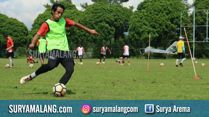 hanif-sjahbandi-saat-berlatih-bersama-arema-fc_20180312_175221.jpg