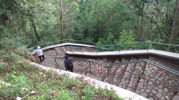 harus-lewat-1000-anak-tangga-menuju-air-terjun-dolo-di-gunung-wilis-kediri.jpg