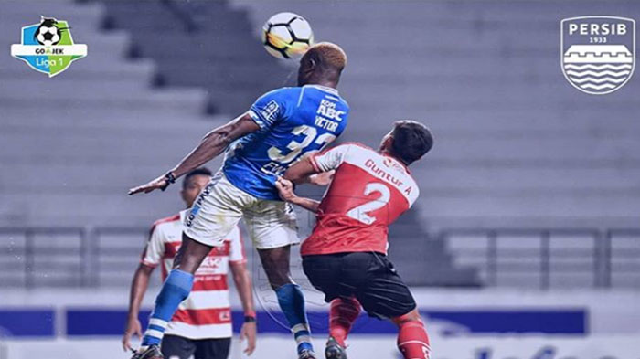 hasil-akhir-persib-bandung-vs-madura-united-1-2_20181009_204754.jpg