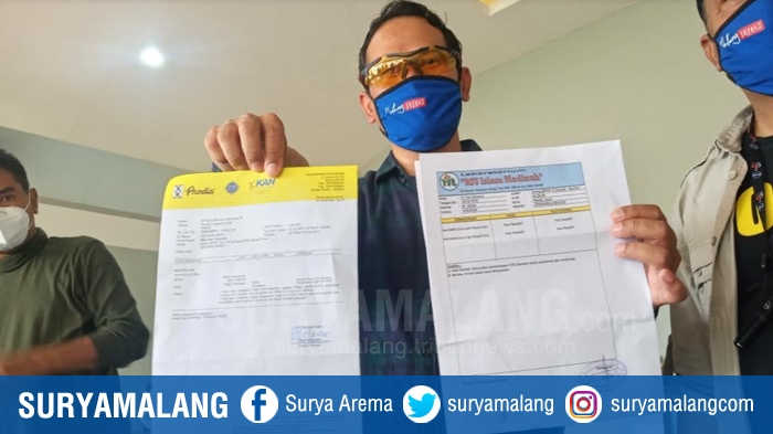 heri-cahyono-menunjukkan-hasil-tes-swab-dengan-hasil-negatif.jpg