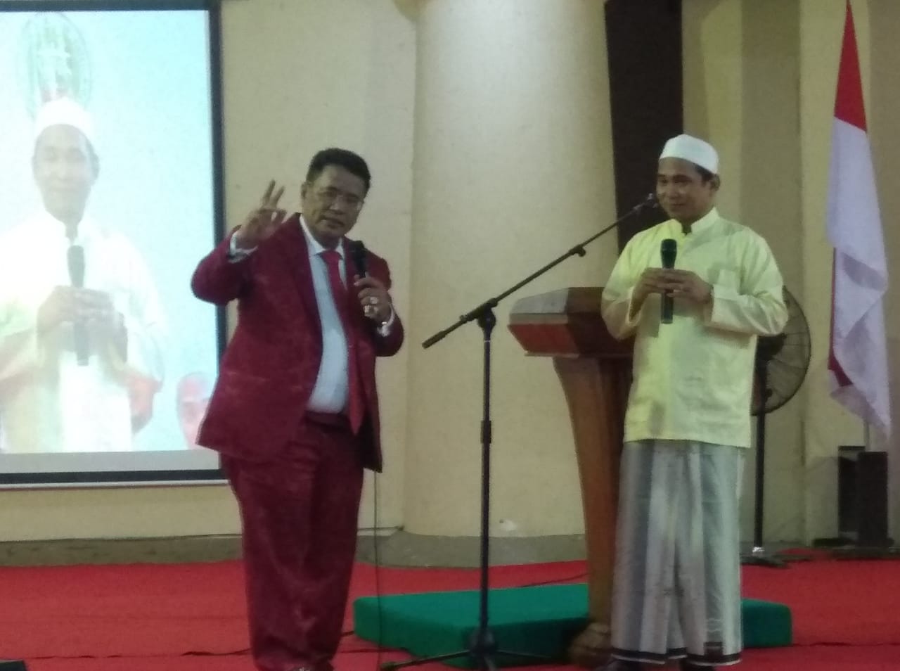 Hotman Paris Showan Pesantren di Kediri, Ungkap Kasus 'Ikan Asin' di Hadapan Santri