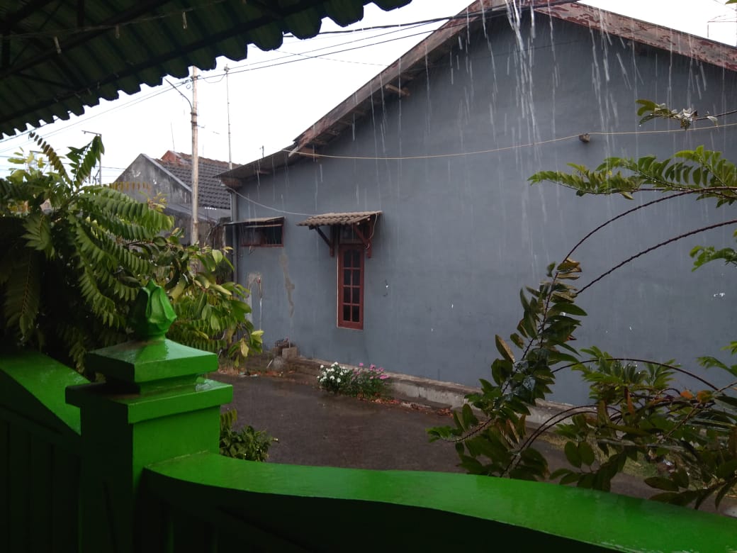 hujan-pertama-selama-musim-kemarau-di-wilayah-kabupaten-dan-kota-kediri-kamis-2692019.jpg
